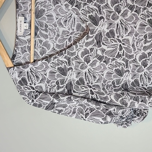 EVEREVE Gracie Blouse Floral Office Casual Size Medium - Picture 2 of 7